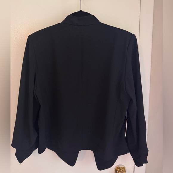 NWT Aritzia Babaton Power Cropped Blazer Black Size 6 - Picture 4 of 9